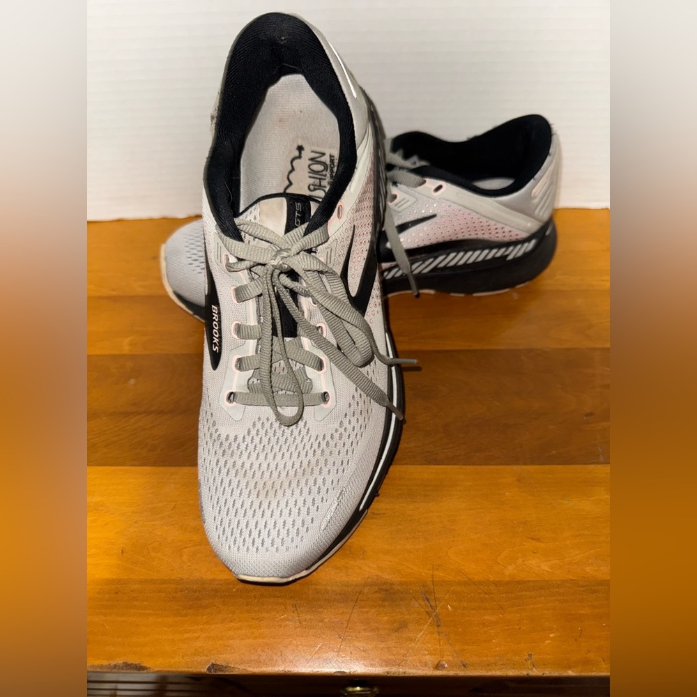 Brooks Adrenaline GTS 22 - Gray/Rose/Black - Women’s Size 9.5